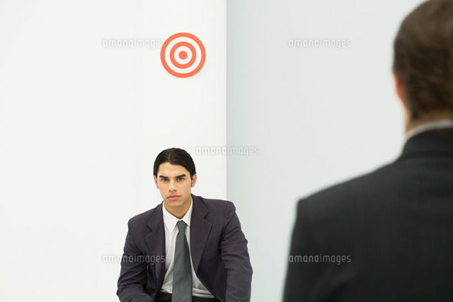 Young professional man sitting below bull’s-eye
(c)Ale Ventura/PhotoAlto