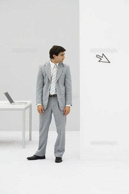 Businessman standing in office, looking at computer cursor
(c)Ale Ventura/PhotoAlto