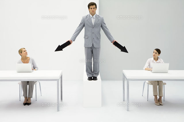 Businessman standing between two female employees
(c)Ale Ventura/PhotoAlto