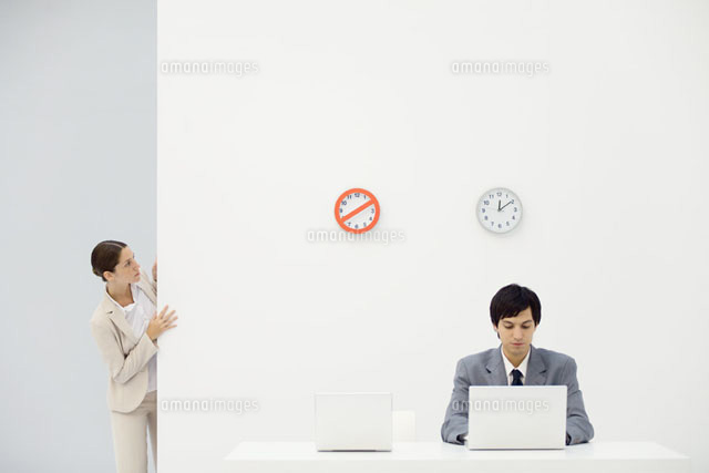 Female office worker peeking around corner at clocks on wall
(c)Ale Ventura/PhotoAlto