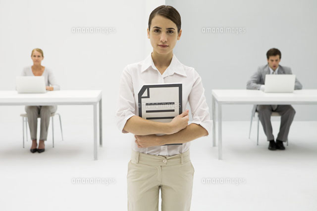 Businesswoman holding document, looking at camera
(c)Ale Ventura/PhotoAlto