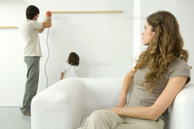 Man using drill to attach wood to wall,
(c)Odilon Dimier/PhotoAlto