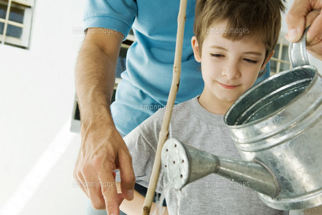 Father and son watering plant together
(c)Odilon Dimier/PhotoAlto