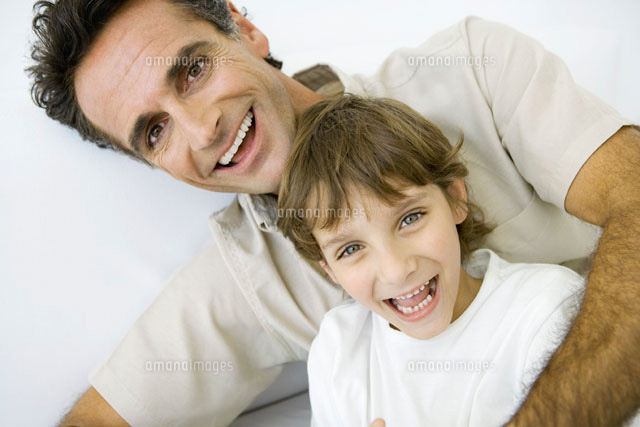 Father with arm wrapped around son,
(c)Sigrid Olsson/PhotoAlto