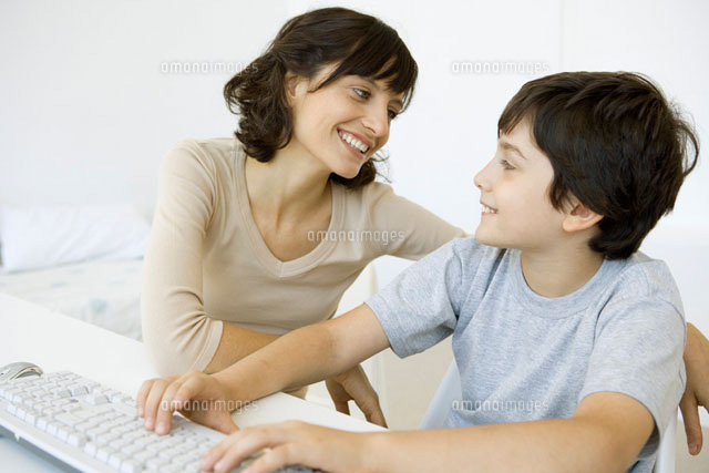 Mother and son sitting and smiling at each other
(c)Sigrid Olsson/PhotoAlto