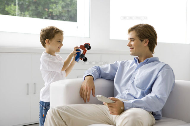 Little boy showing his father a toy truck
(c)Sigrid Olsson/PhotoAlto