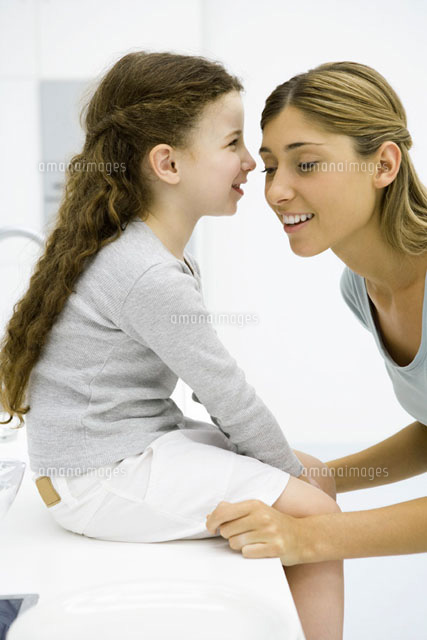 Little girl whispering in her mother’s ear, side view
(c)Sigrid Olsson/PhotoAlto