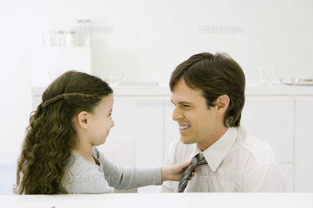 Little girl adjusting her father’s tie
(c)Sigrid Olsson/PhotoAlto