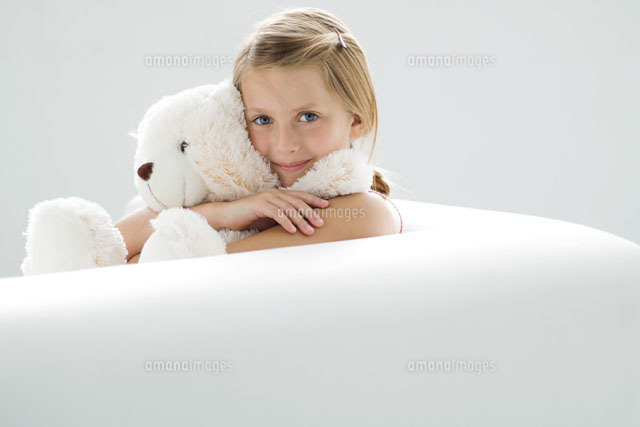 Girl holding teddy bear, smiling at camera
(c)Eric Audras/PhotoAlto