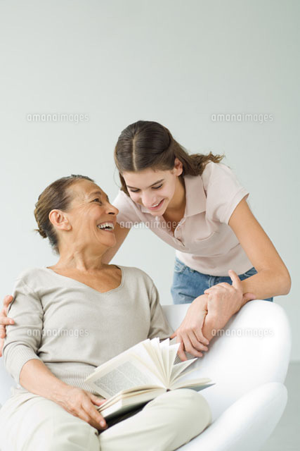 Grandmother holding book, granddaughter
(c)Eric Audras/PhotoAlto