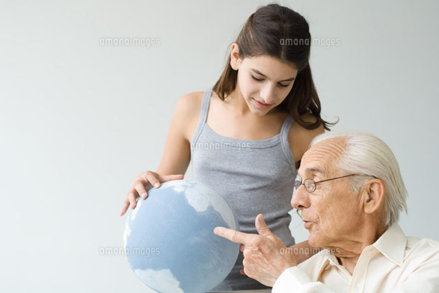 Grandfather and granddaughter looking at globe together
(c)Eric Audras/PhotoAlto