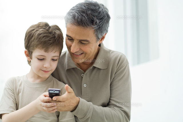 Mature man and young son looking at cell phone together
(c)Eric Audras/PhotoAlto