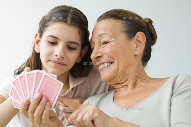 Senior woman and granddaughter playing cards
(c)Eric Audras/PhotoAlto