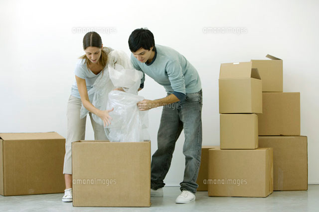 Couple unpacking cardboard boxes together
(c)Alix Minde/PhotoAlto