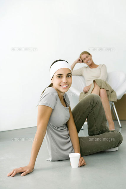 Teen girl sitting on the ground with drink
(c)Alix Minde/PhotoAlto