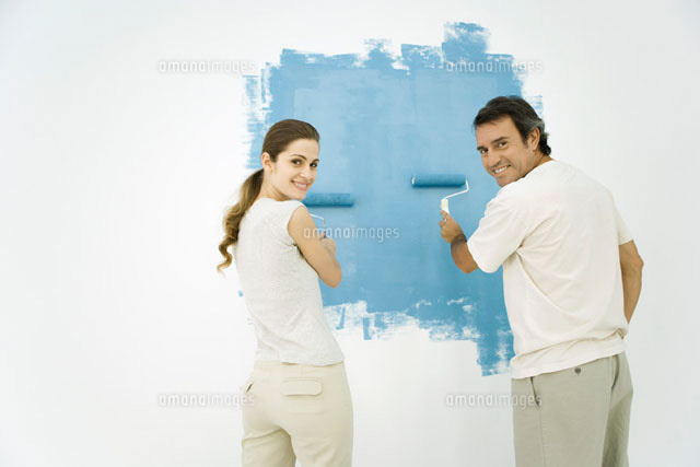 Couple painting wall blue using rollers
(c)Alix Minde/PhotoAlto