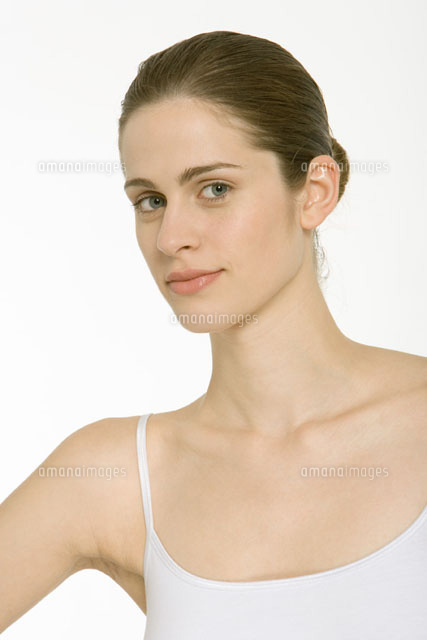 Woman with hair in bun,wearing white tank top,portrait
(c)Alix Minde/PhotoAlto