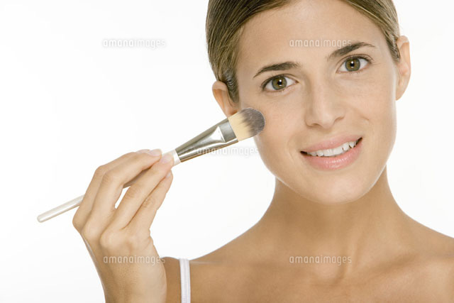 Woman applying make-up
(c)Alix Minde/PhotoAlto