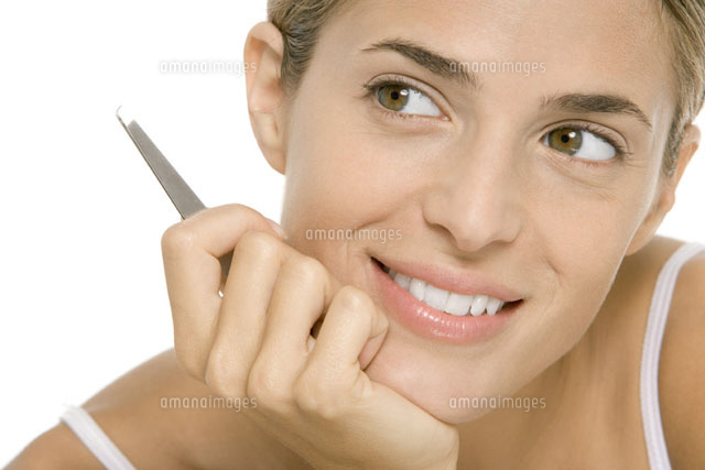 Woman holding tweezers,smiling and looking away
(c)Alix Minde/PhotoAlto