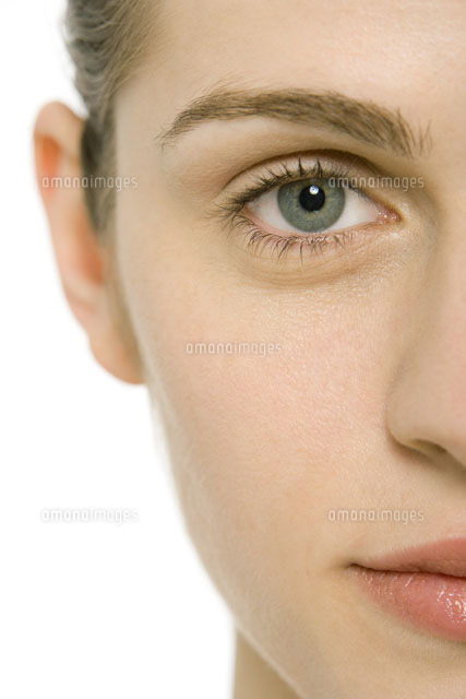 Woman’s face,looking at camera,cropped view,close-up
(c)Alix Minde/PhotoAlto