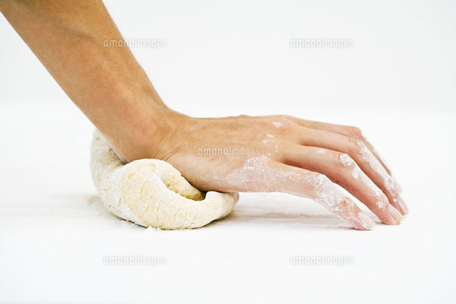 Woman kneading dough,cropped view of hand
(c)Laurence Mouton/PhotoAlto