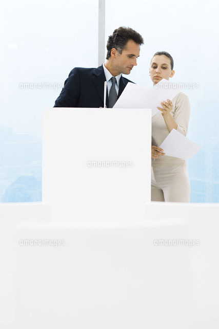 Businessman standing,female assistant holding up documents
(c)Frederic Cirou/PhotoAlto