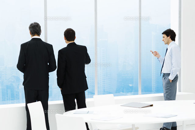 Businessmen standing by window in conference room
(c)Frederic Cirou/PhotoAlto