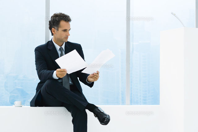 Businessman sitting by window,studying documents
(c)Frederic Cirou/PhotoAlto