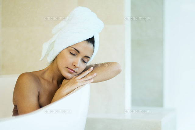 Woman sitting in bathtub with towel wrapped around hair
(c)Odilon Dimier/PhotoAlto