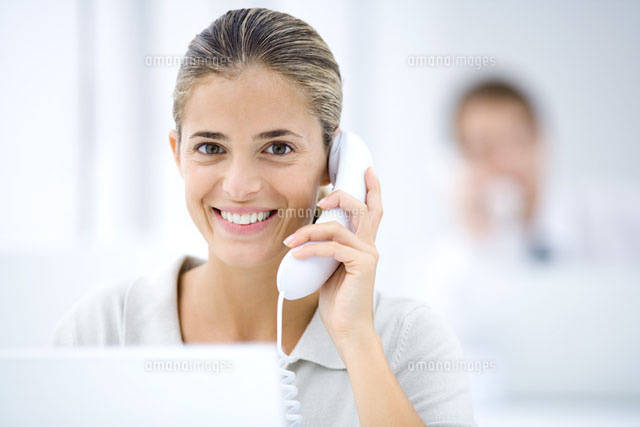 Young woman in office,using landline phone
(c)Sigrid Olsson/PhotoAlto