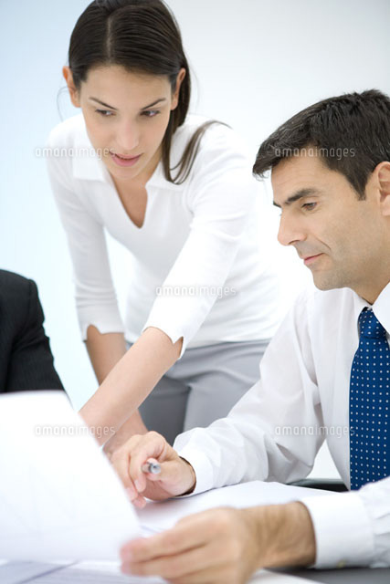 Businessman and female assistant looking at document
(c)Sigrid Olsson/PhotoAlto