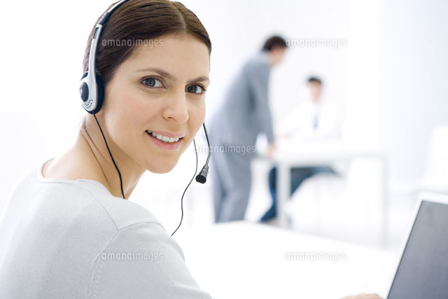 Woman wearing headset,sitting at computer
(c)Sigrid Olsson/PhotoAlto