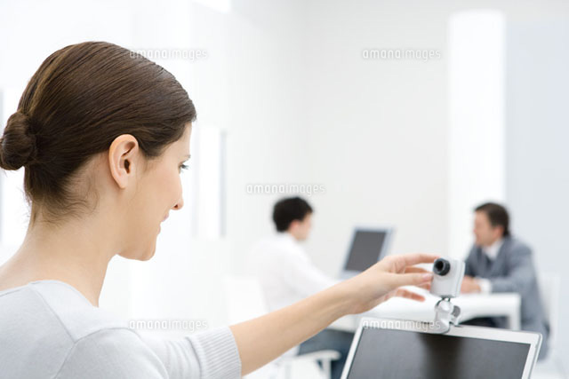 Businesswoman using webcam in office
(c)Sigrid Olsson/PhotoAlto