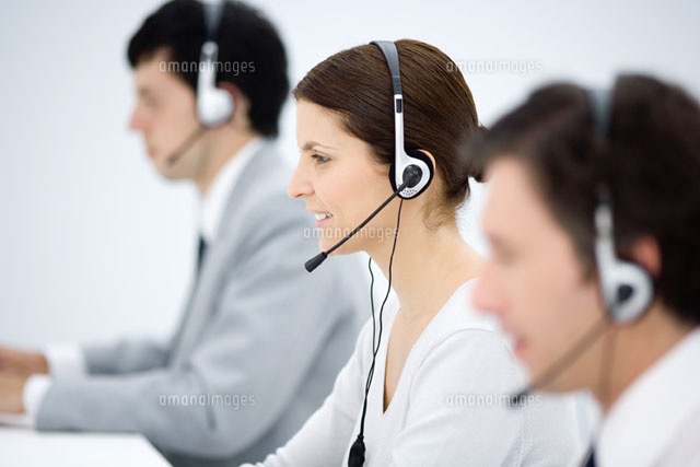 Call center,focus on woman wearing headset
(c)Sigrid Olsson/PhotoAlto