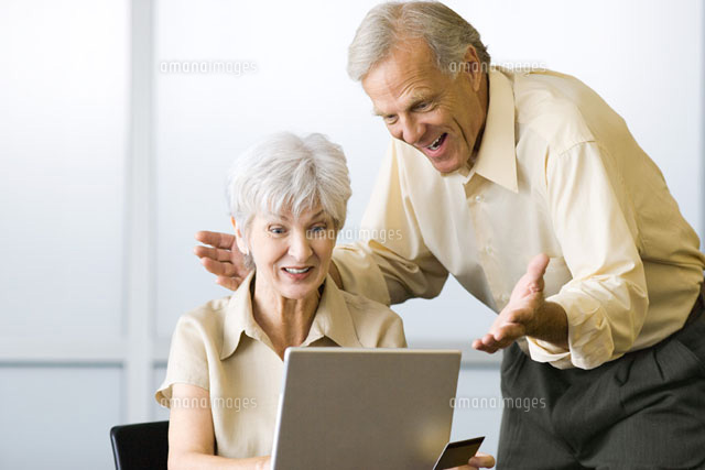 Couple looking at laptop,woman holding credit card
(c)Frederic Cirou/PhotoAlto