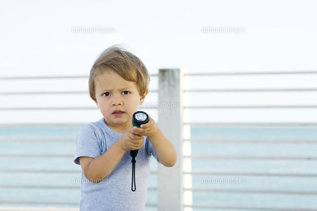 Little boy holding flashlight,frowning at camera
(c)Frederic Cirou/PhotoAlto
