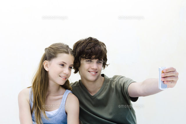 Boy photographing himself and sister with camera phone
(c)Michele Constantini/PhotoAlto