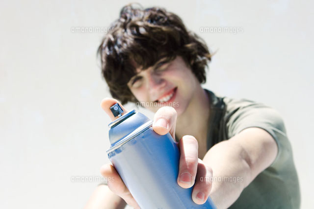 Teenage boy pointing can of spray paint at camera
(c)Michele Constantini/PhotoAlto