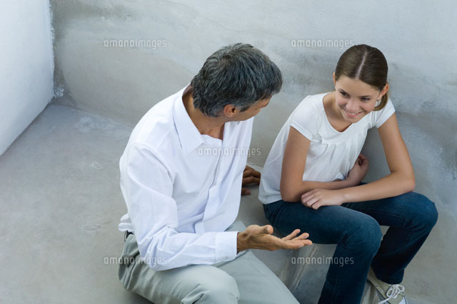 Father and daughter sitting together,chatting
(c)Michele Constantini/PhotoAlto