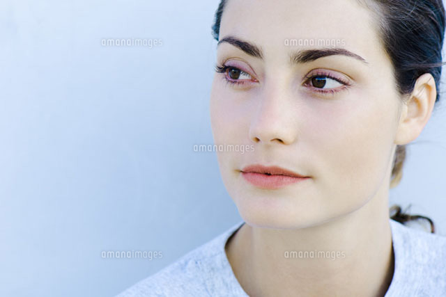 Woman looking away,close-up,portrait
(c)Michele Constantini/PhotoAlto