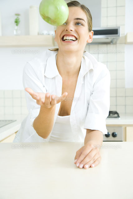 Woman with toothy smile tossing an apple in the air
(c)Rafal Strzechowski/PhotoAlto