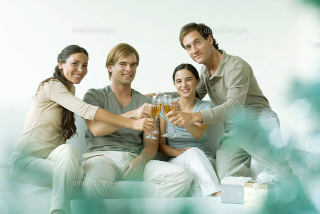Adult friends clinking champagne glasses,smiling at camera
(c)Odilon Dimier/PhotoAlto