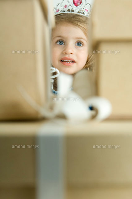 Girl dressed as a princess,peering through stack of gifts
(c)Odilon Dimier/PhotoAlto