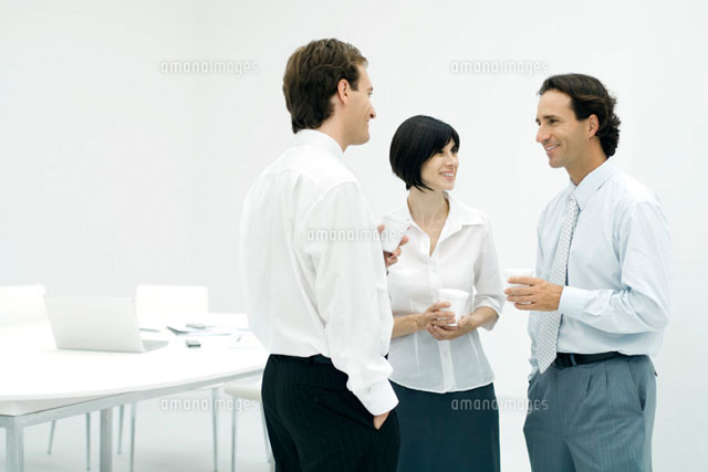 Professionals chatting,holding coffee cups,smiling
(c)Eric Audras/PhotoAlto