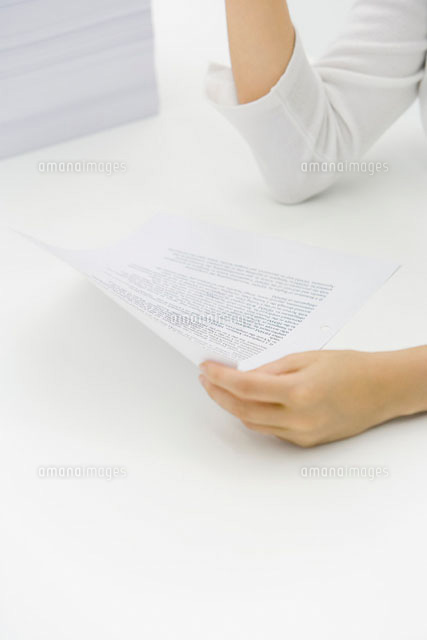 Woman holding document,cropped view
(c)Alix Minde/PhotoAlto