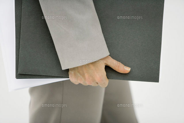 Man carrying folders,side view,cropped
(c)Alix Minde/PhotoAlto