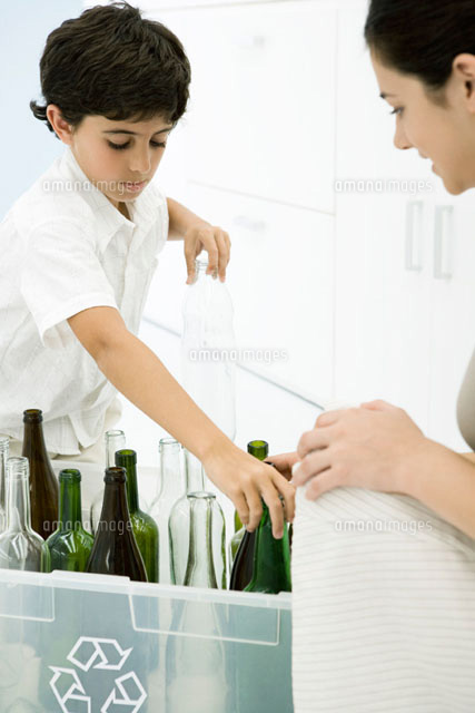 Young woman and boy sorting glass bottles into recycling bin
(c)Sigrid Olsson/PhotoAlto