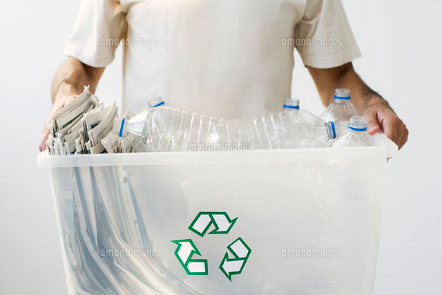 Man carrying recycling bin
(c)Sigrid Olsson/PhotoAlto