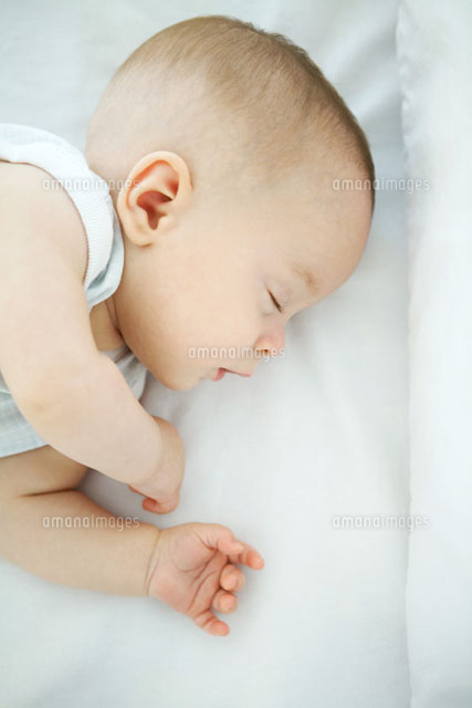 Sleeping baby,high angle view
(c)Ale Ventura/PhotoAlto