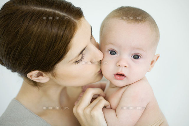 Mother kissing infant on the cheek,baby looking at camera
(c)Ale Ventura/PhotoAlto